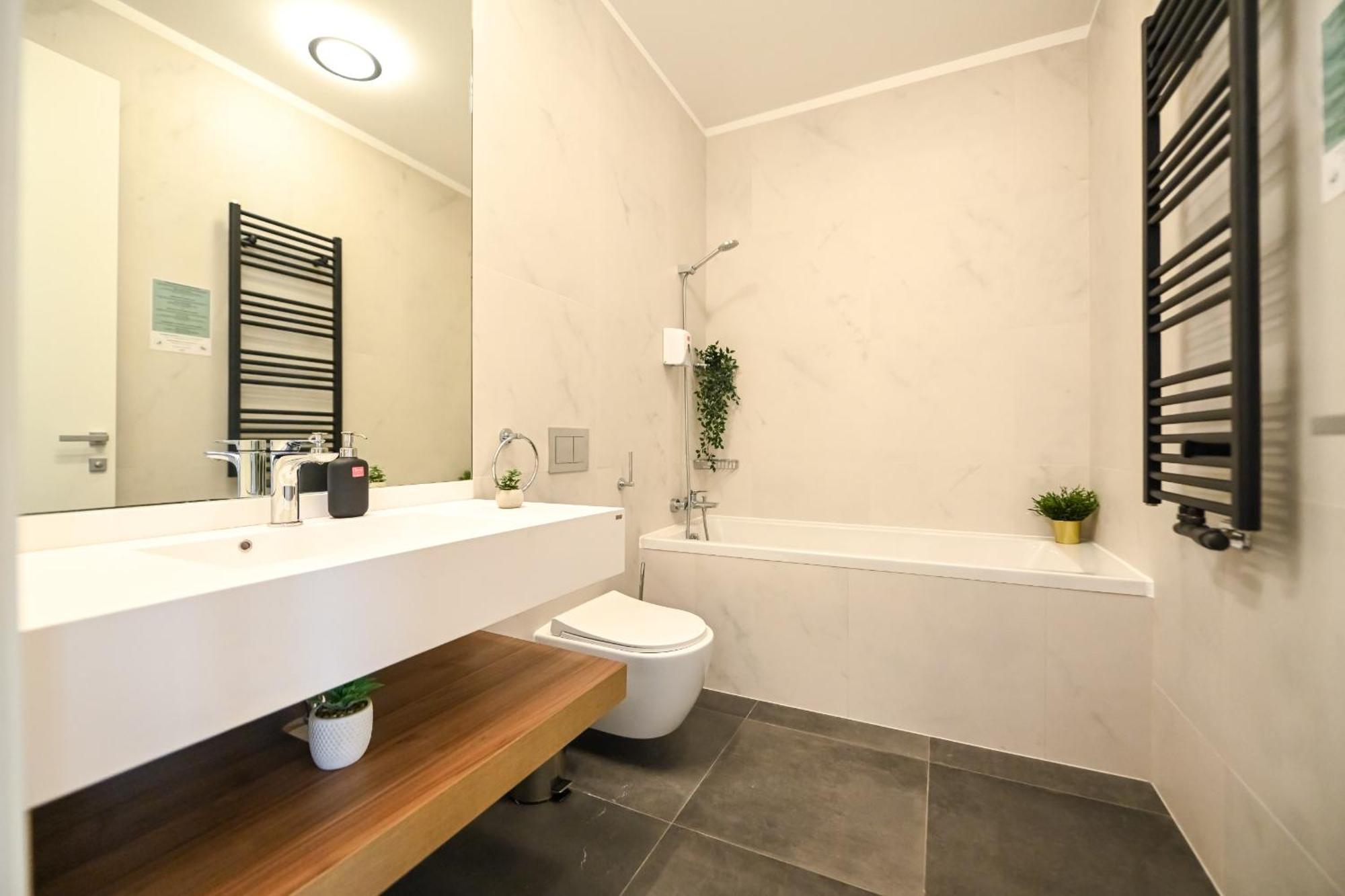One Verdi Park Exclusive Apartments - Panoramic View & Private Parking Bucarest Esterno foto