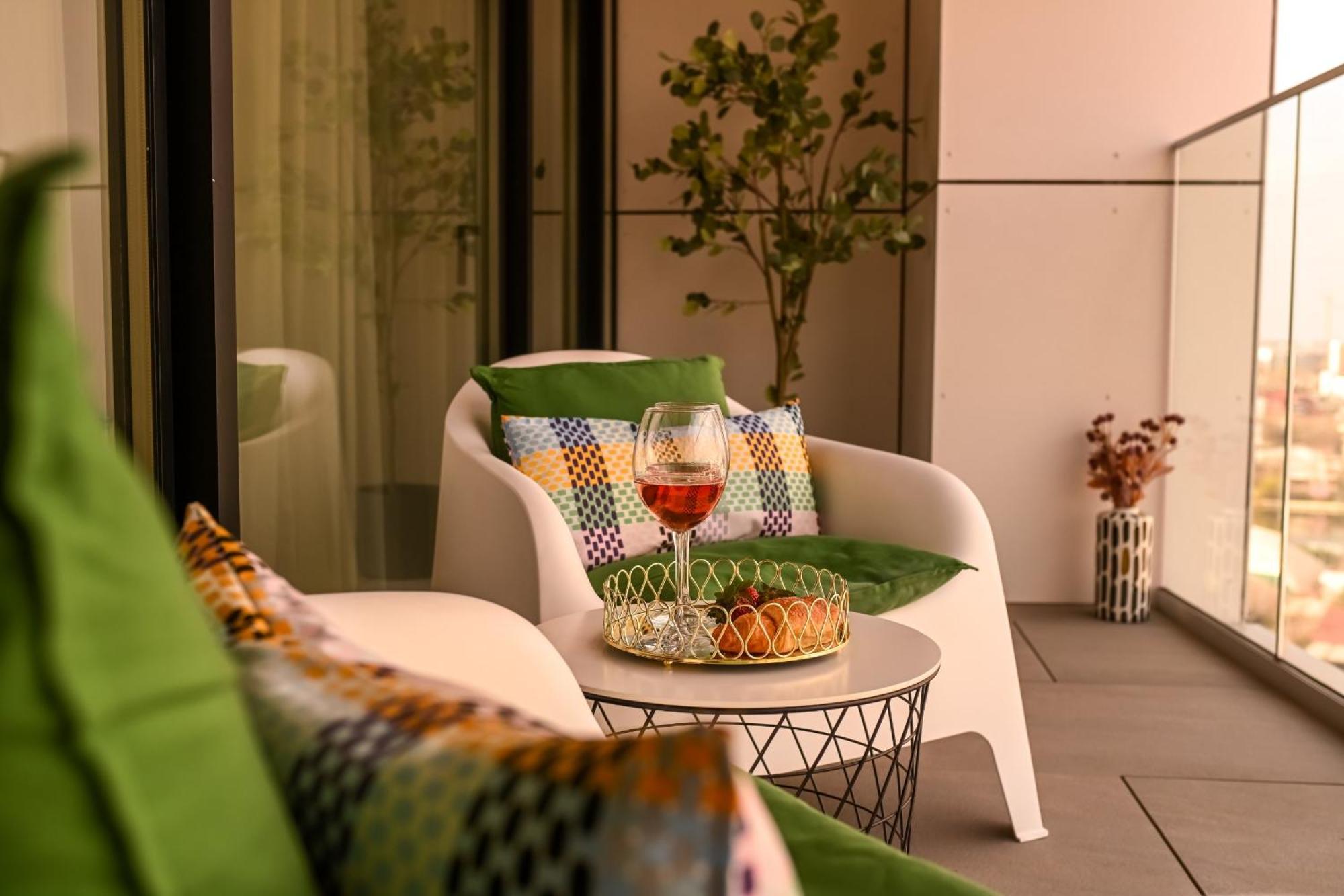 One Verdi Park Exclusive Apartments - Panoramic View & Private Parking Bucarest Camera foto