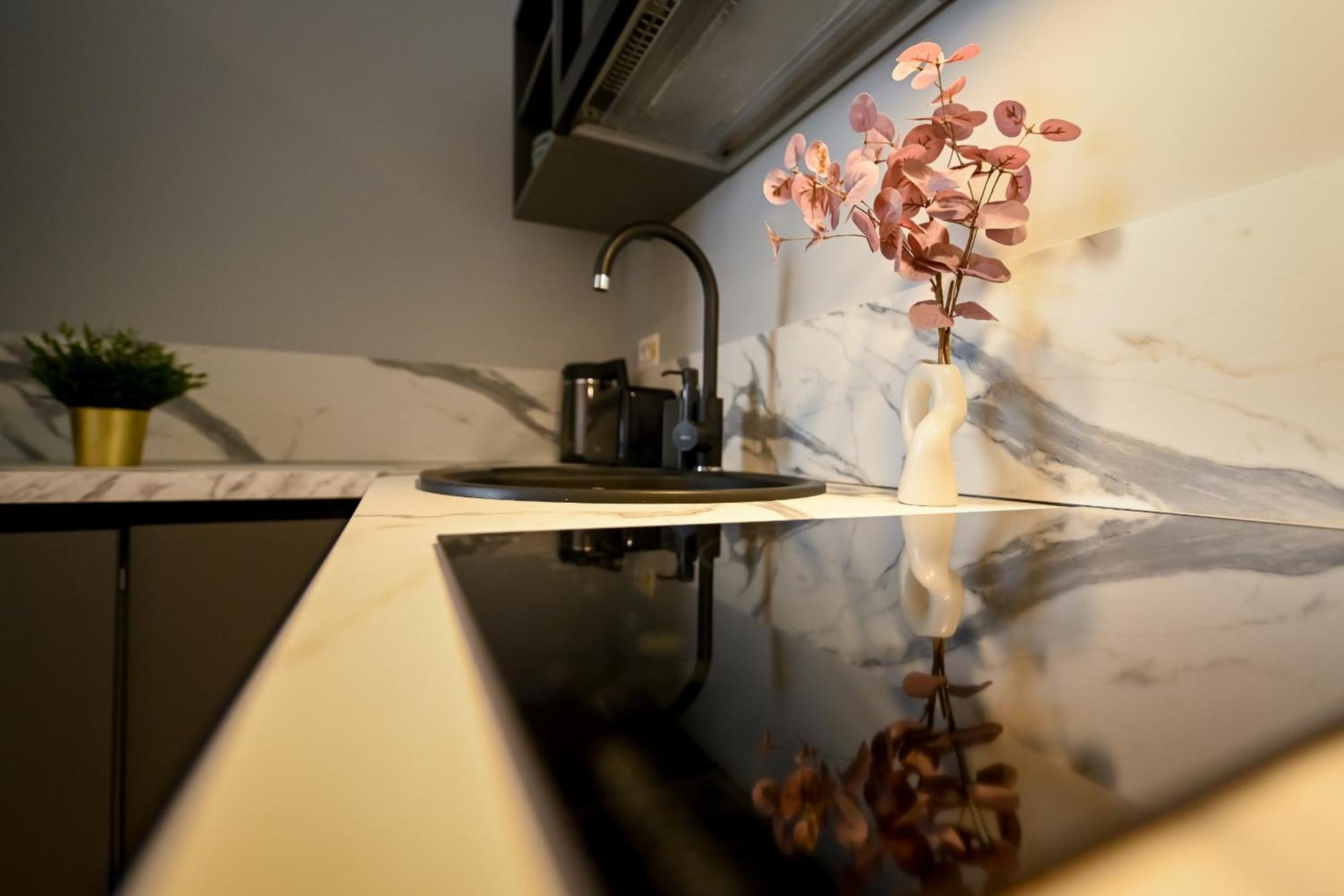 One Verdi Park Exclusive Apartments - Panoramic View & Private Parking Bucarest Camera foto